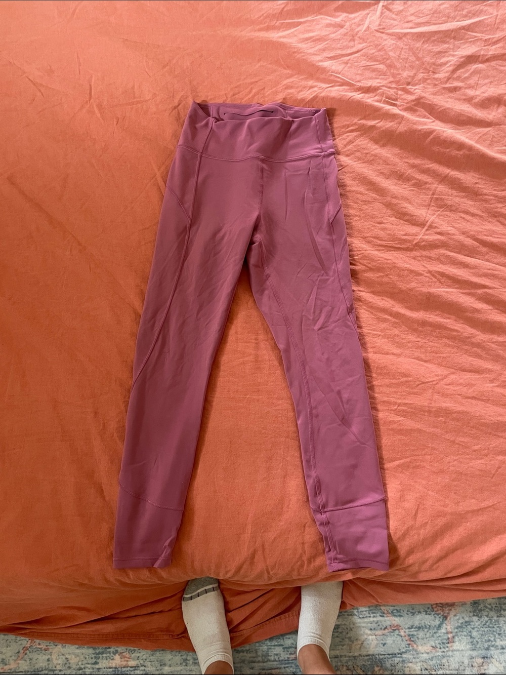 Lululemon pink leggings with hidden pocket